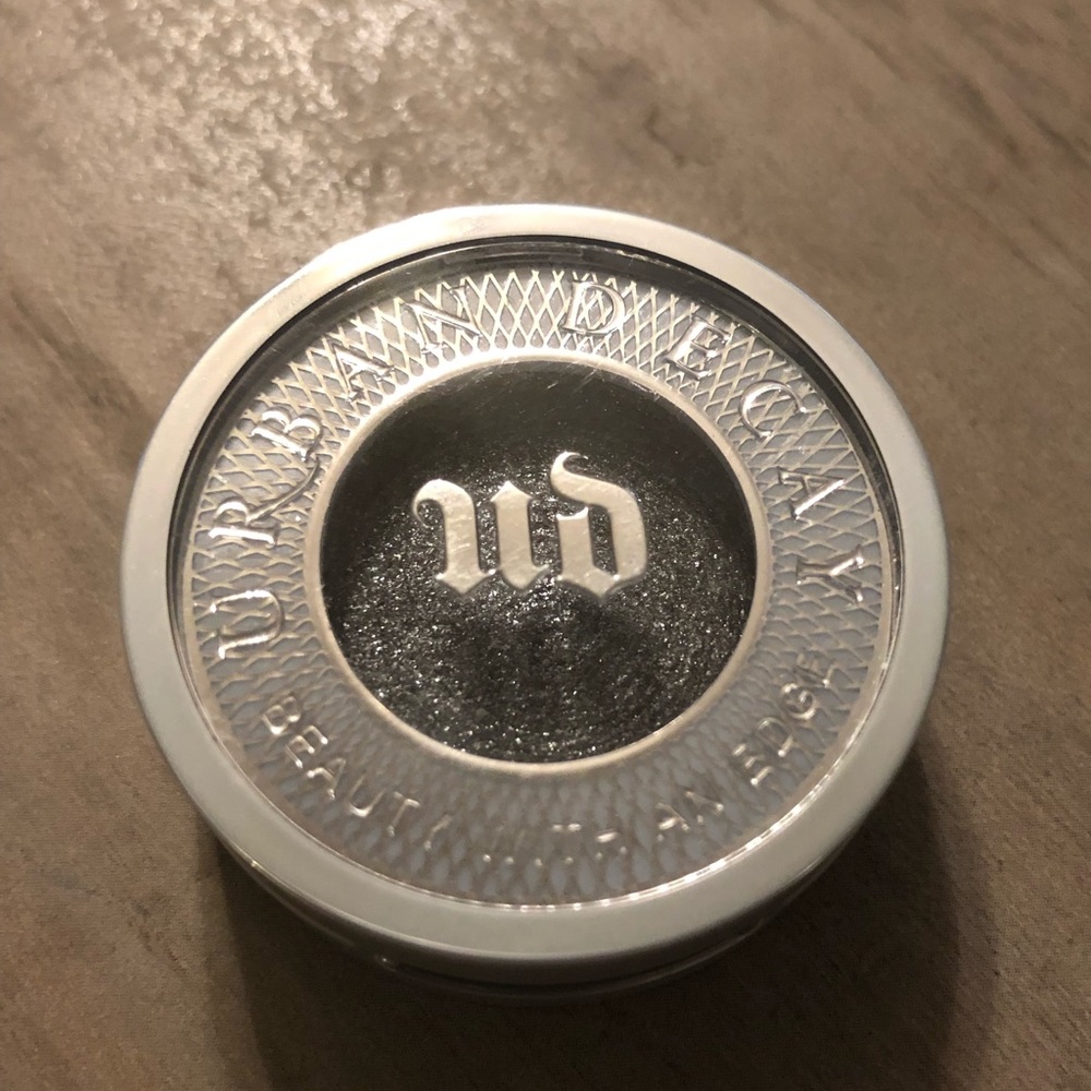 Urban Decay Eyeshadow in Moonspoon ⭐️